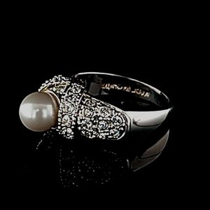 Ladies Retro Faux Pearl Ring